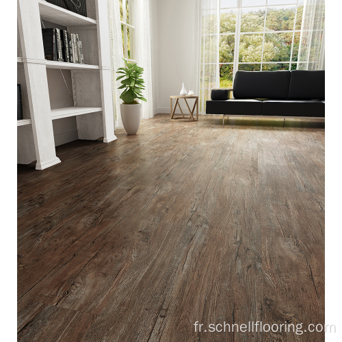 Installation de revêtement de sol en bois LVT léger